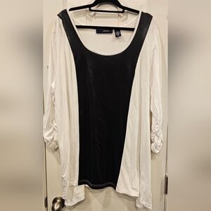 138 - Black and White Blouse